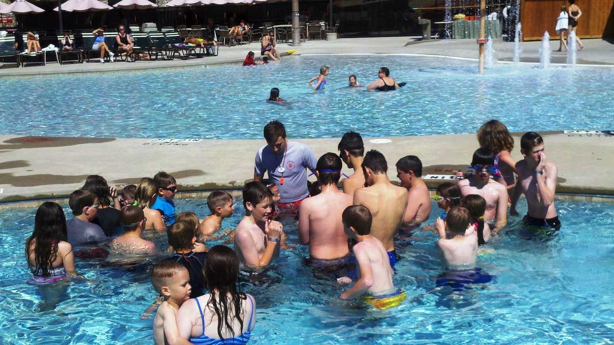 Great Wolf Lodge offers world's largest swim lesson