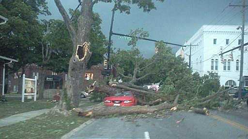 Severe storms leave damage, thousands without power
