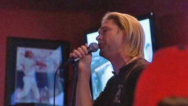 Images: Bronson Arroyo sings