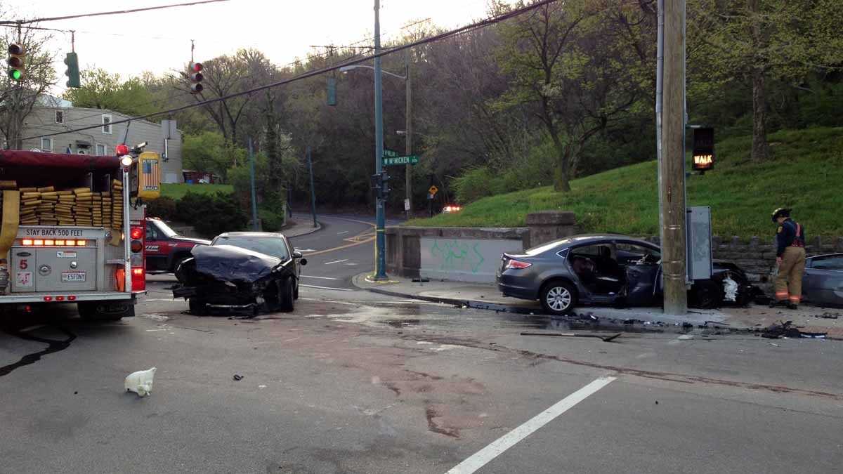 Photos 3 hurt in Fairview crash