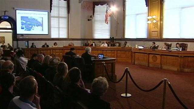 Cincinnati City Council hear arguments for and against the streetcar but no decision has yet been made.