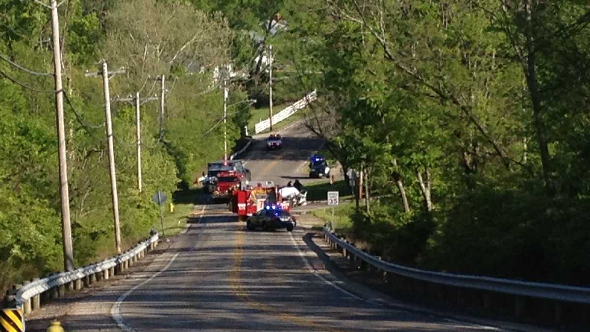 1 dead after car crashes into tree in Springfield Township