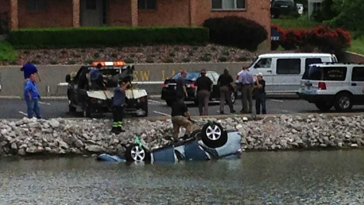 Man hospitalized after car ends up in pond