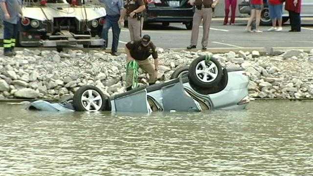 Man dies after car ends up in pond