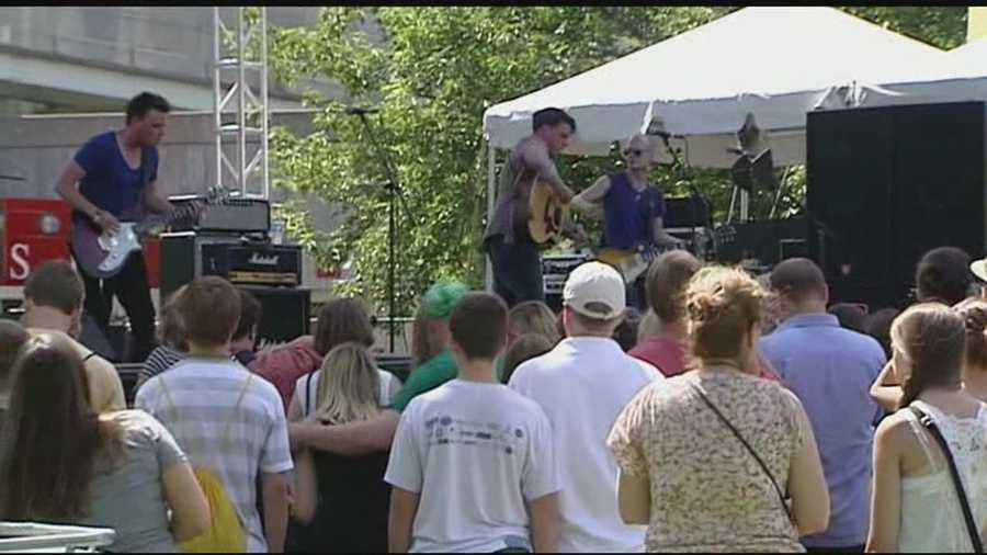 Thousands of music lovers packed Sawyer Point on Friday, kicking-off year two of the Bunbury Music Festival
