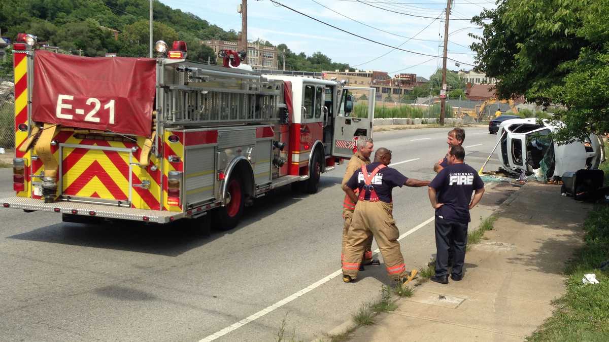 Man hospitalized after Westwood Ave. crash