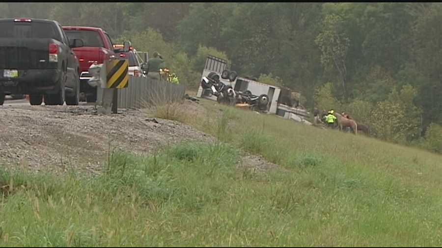 1 man, 3 horses dead after I71 crash in Gallatin County