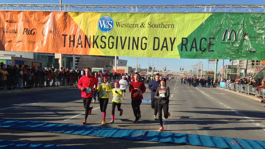 Thousands take part in 104th Thanksgiving Day Race