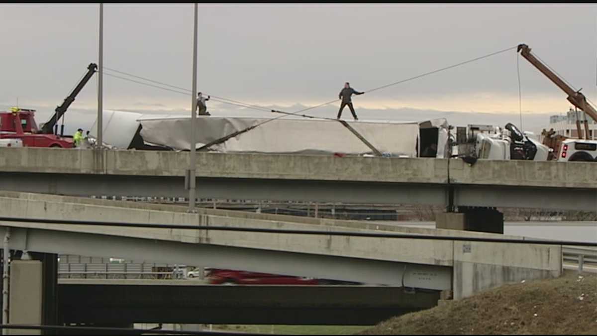 Beer truck crash closes Brent Spence Bridge for several hours Monday