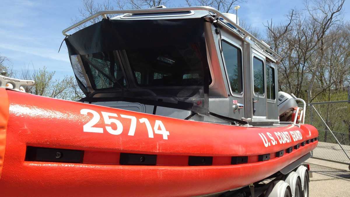 Bodies of 2 missing boaters found in Lake Erie; 2 more sought