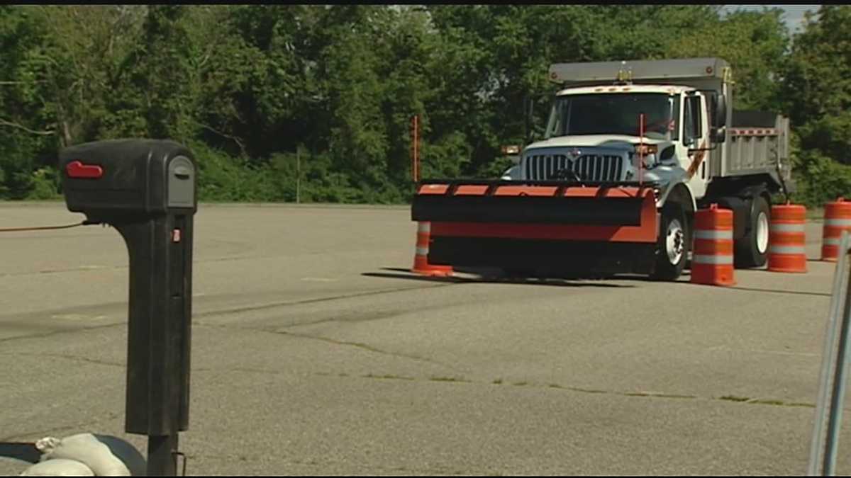 Hamilton Co. plow drivers practice for coming snow