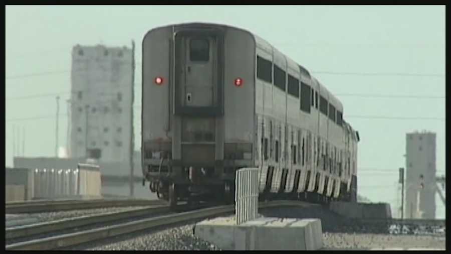 The initiative wants to increase the rail traffic to a daily train at a reasonable hour.