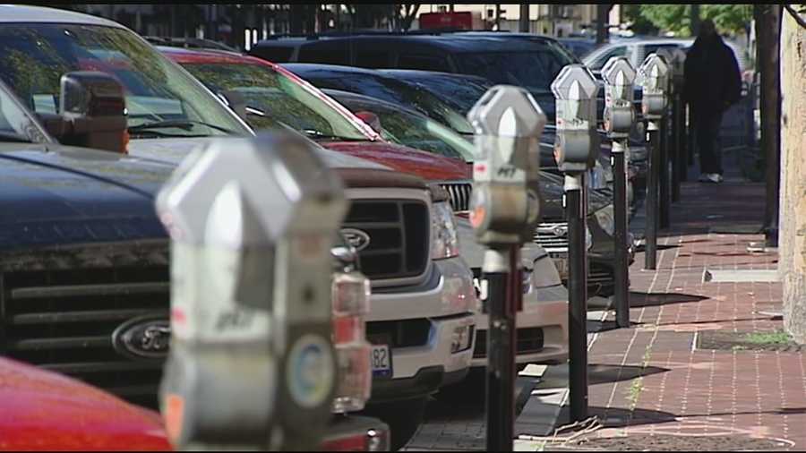 A new program and smartphone app allows Cincinnati drivers to pay for parking via an app.