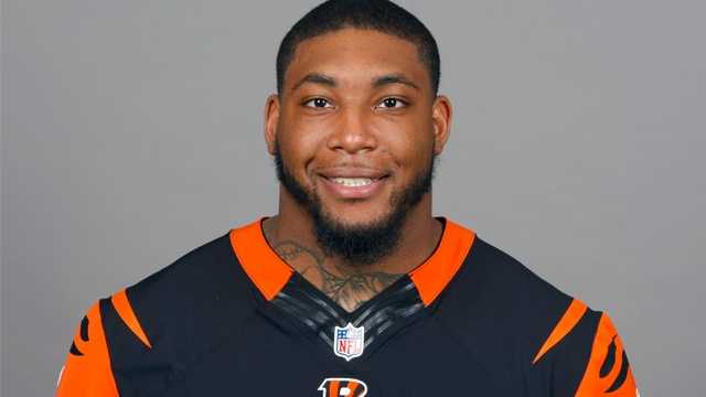 Devon Still re-signs with Bengals