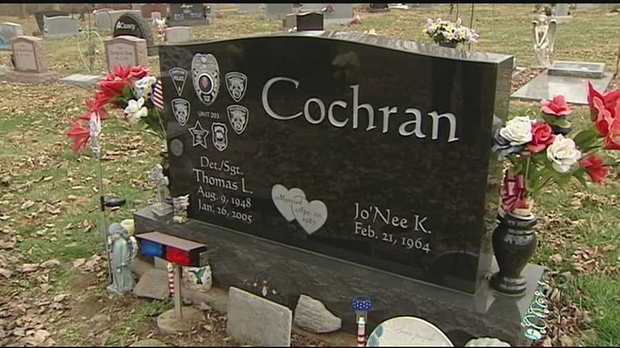 The widow of a fallen Lawrenceburg officer says a stranger cleaned graffiti off of her husband's headstone after it was vandalized.