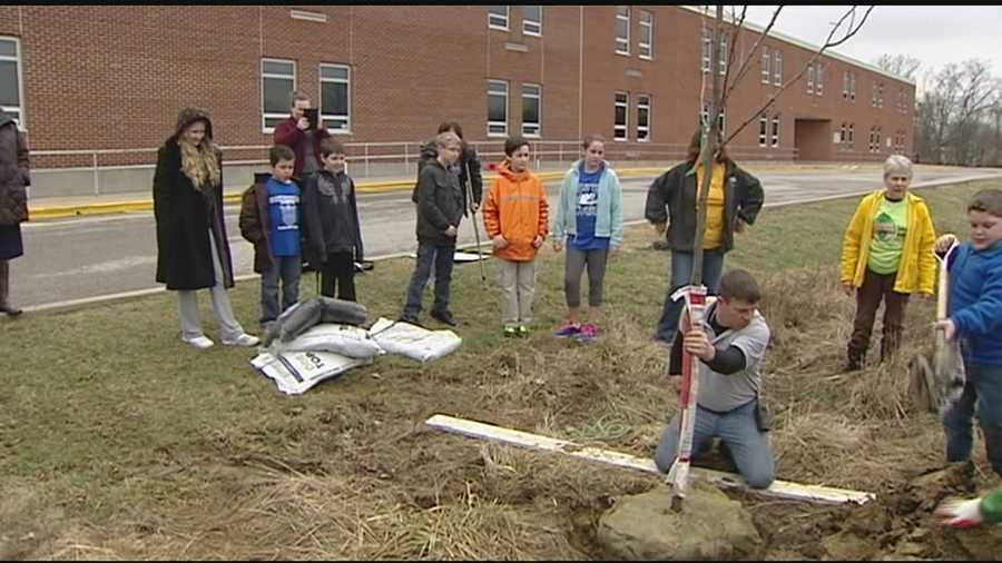 A Northern Kentucky organization is moving forward with its goal to plant 2 million trees by 2020. After a long winter, Kenton County students are helping Taking Root’s cause.