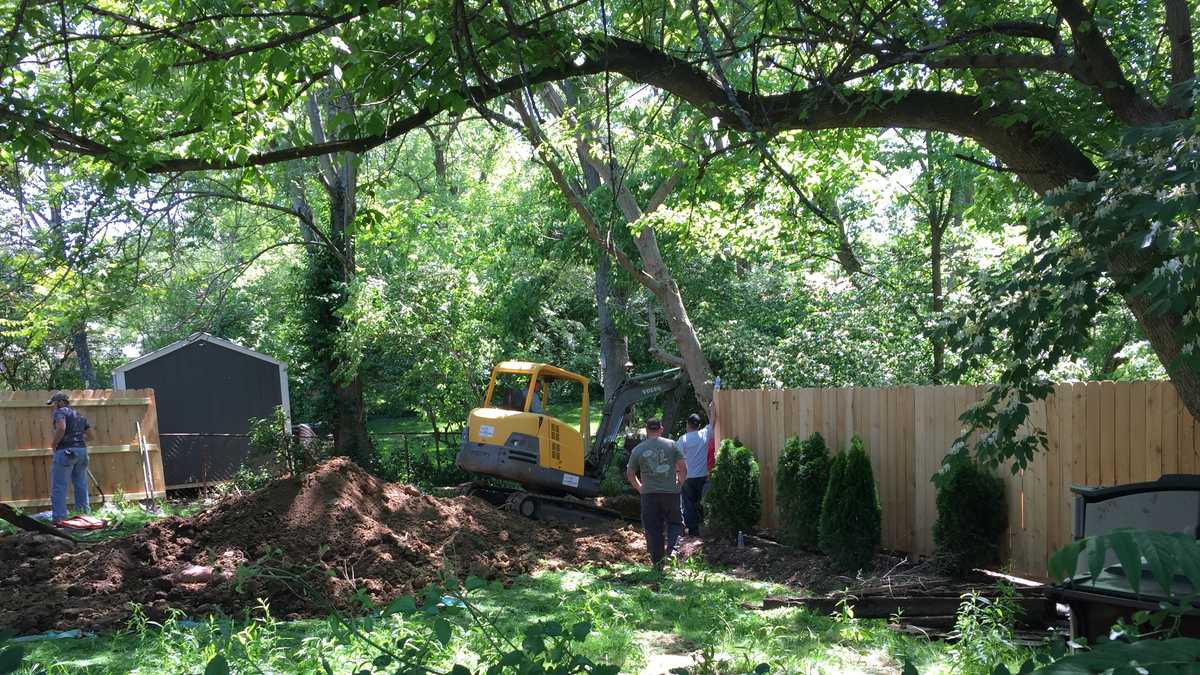 Deputies investigating tip use backhoe to dig up Sycamore Township yard
