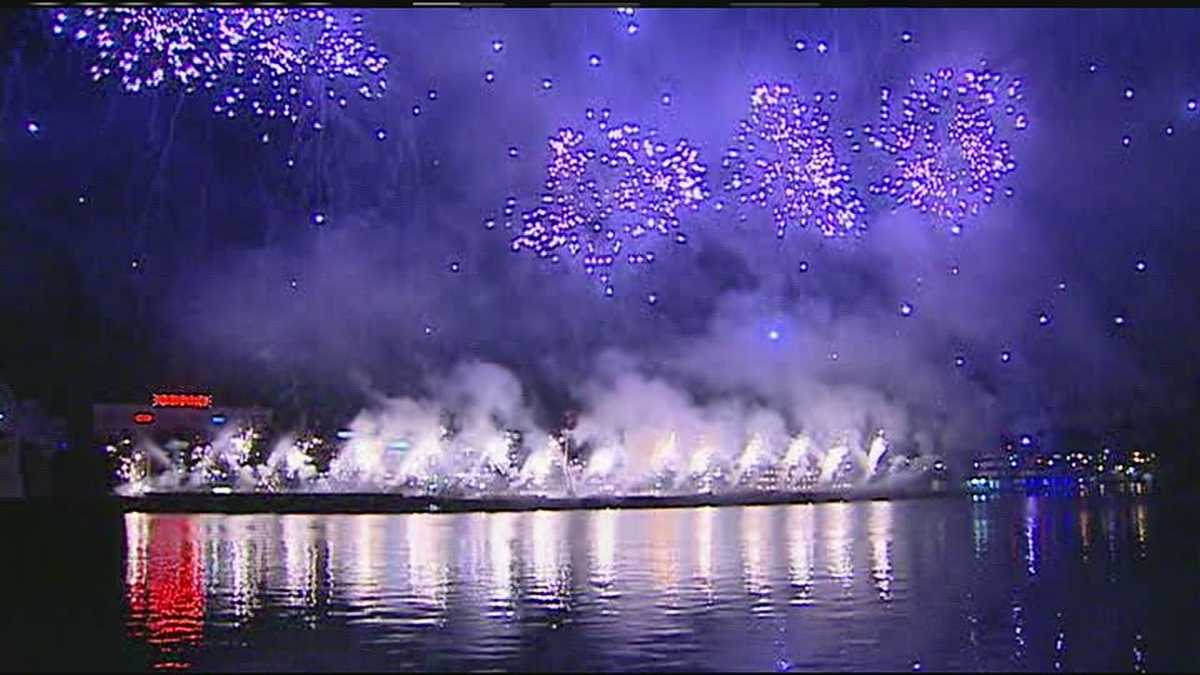 Thousands of spectators enjoy 39th annual Riverfest fireworks display