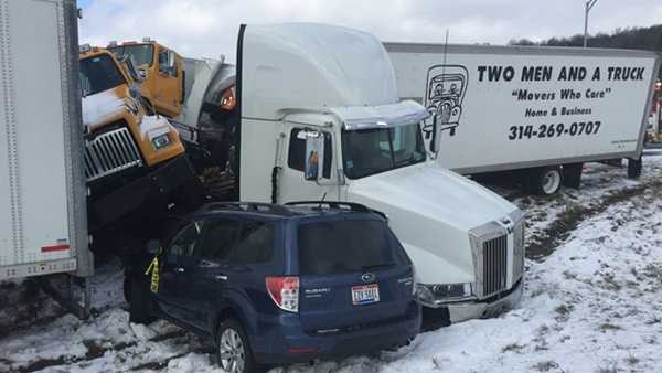 Whiteout conditions cause 40-vehicle pileup on Interstate 74
