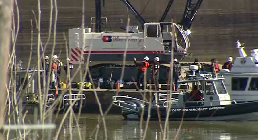 PHOTOS: Combs-Hehl Bridge car recovery