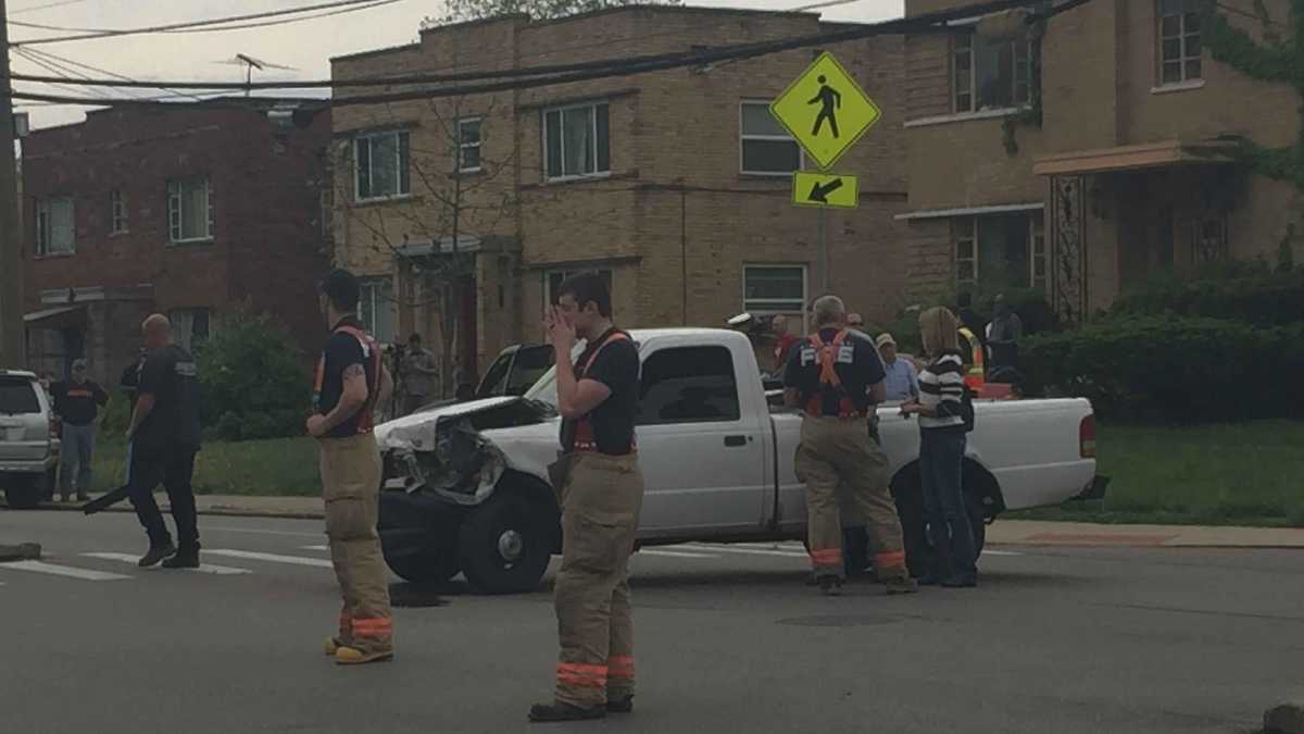 PHOTOS 4 cars crash in Westwood