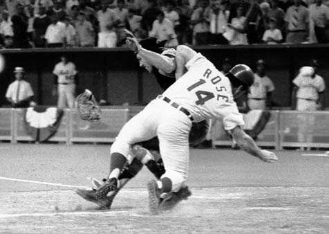 Aug 05, 1976 - Cincinnati, Ohio, USA - PETE ROSE (#14) at bat