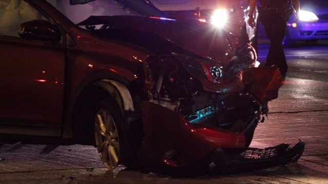 4 injured in Downtown car crash after driver runs red light, police say