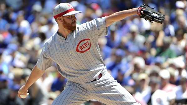 Reds sport throwback 1916 threads to mark storied Cubs rivalry