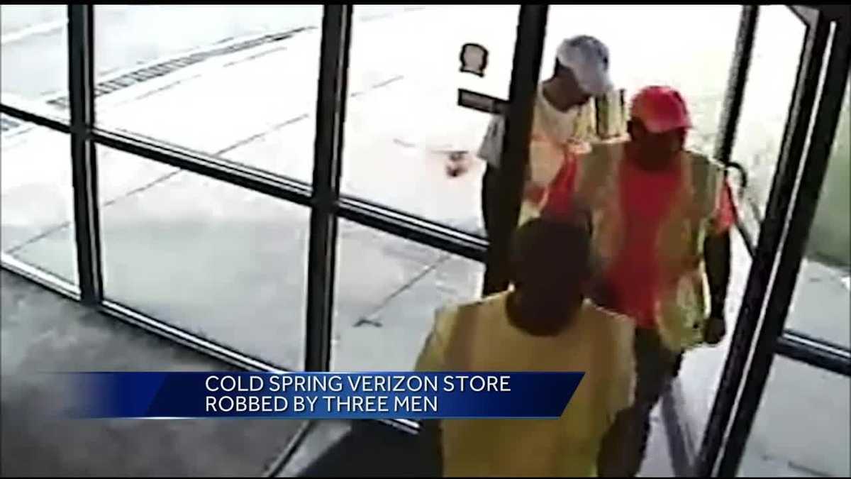 Police: Men dressed as construction workers rob phone store in Cold Spring