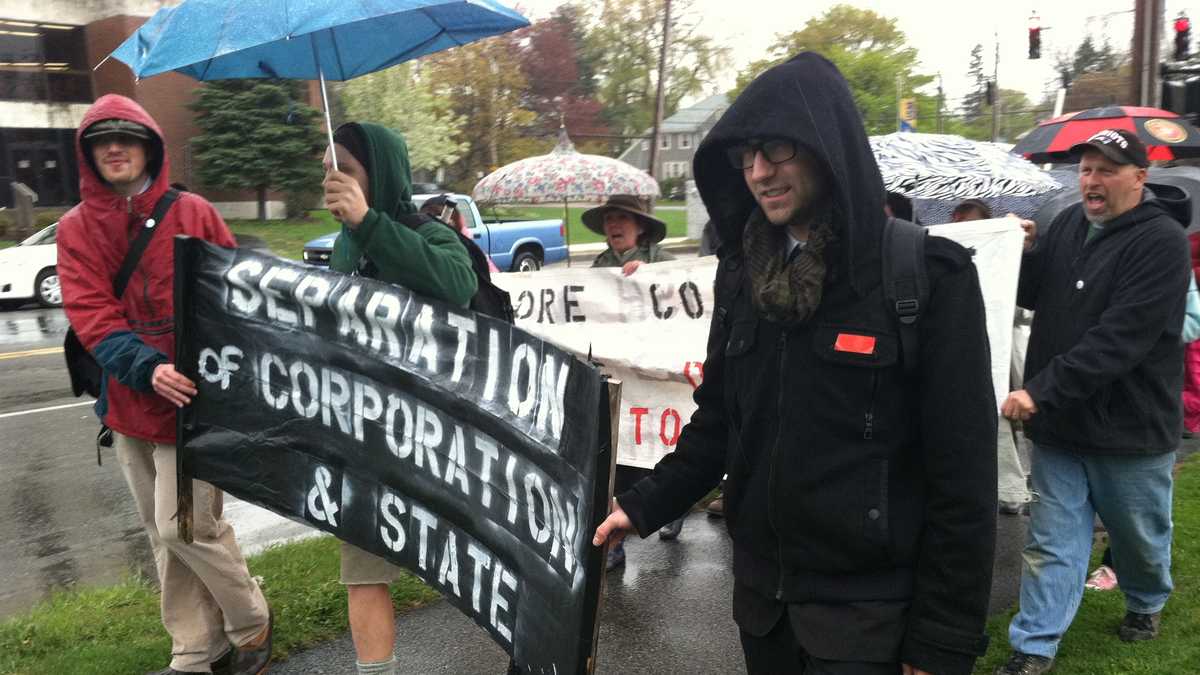 USM students hold march to protest college debt