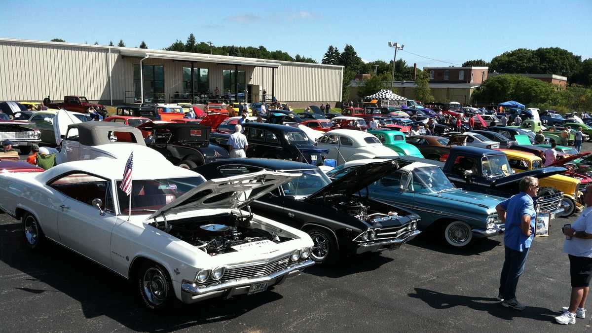 PHOTOS: Toys For Tots Car Show