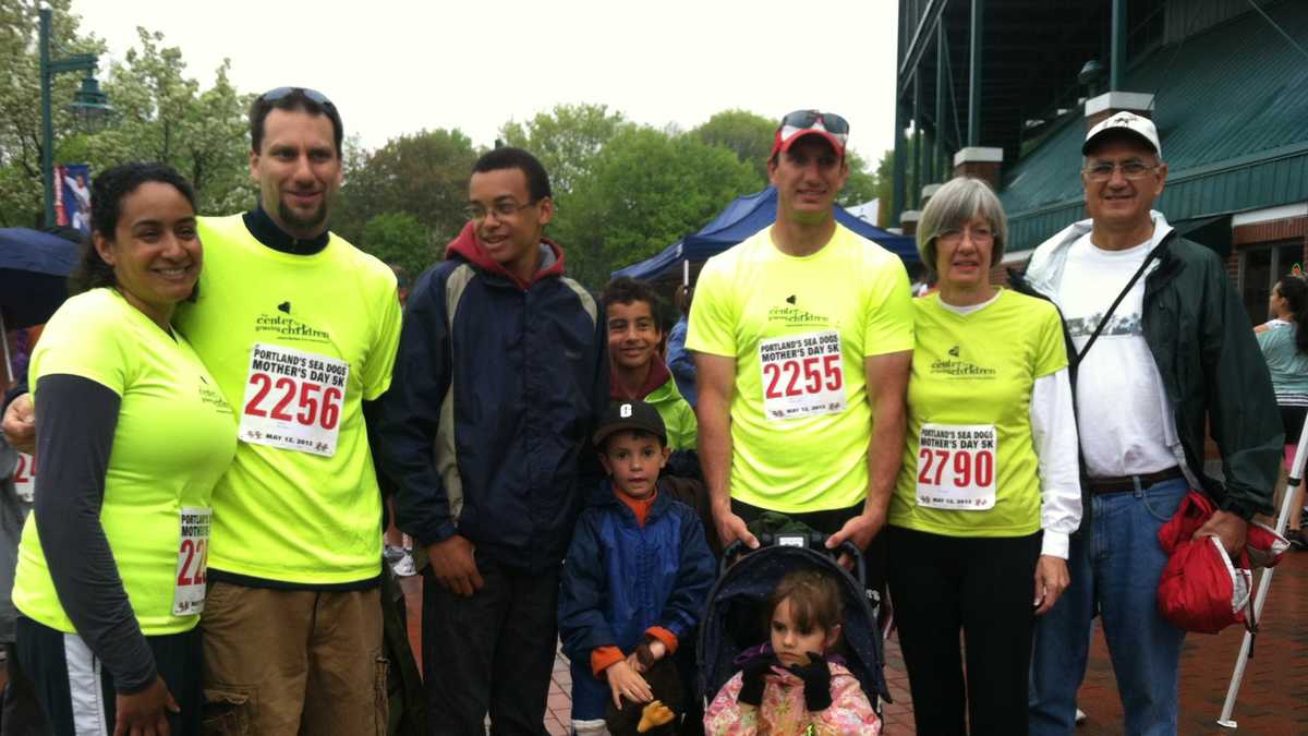Photos 3K particpate in Sea Dogs Mother's Day 5K