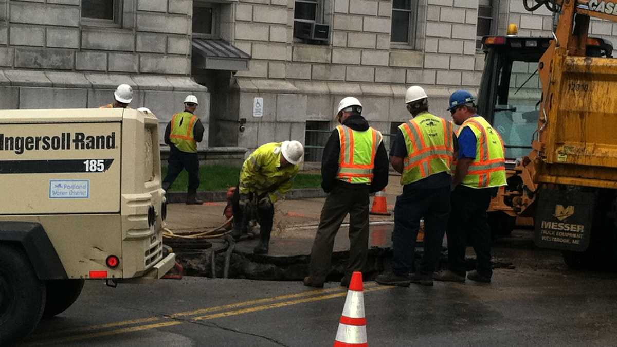 Water main break closes Cumberland County offices