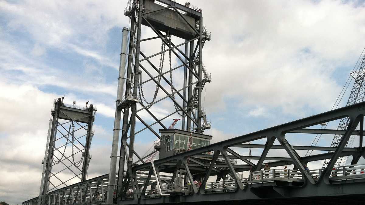 Ceremony held to open new Memorial Bridge