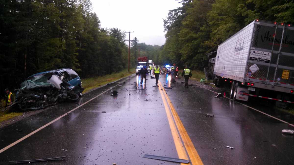 One killed in New Vineyard crash