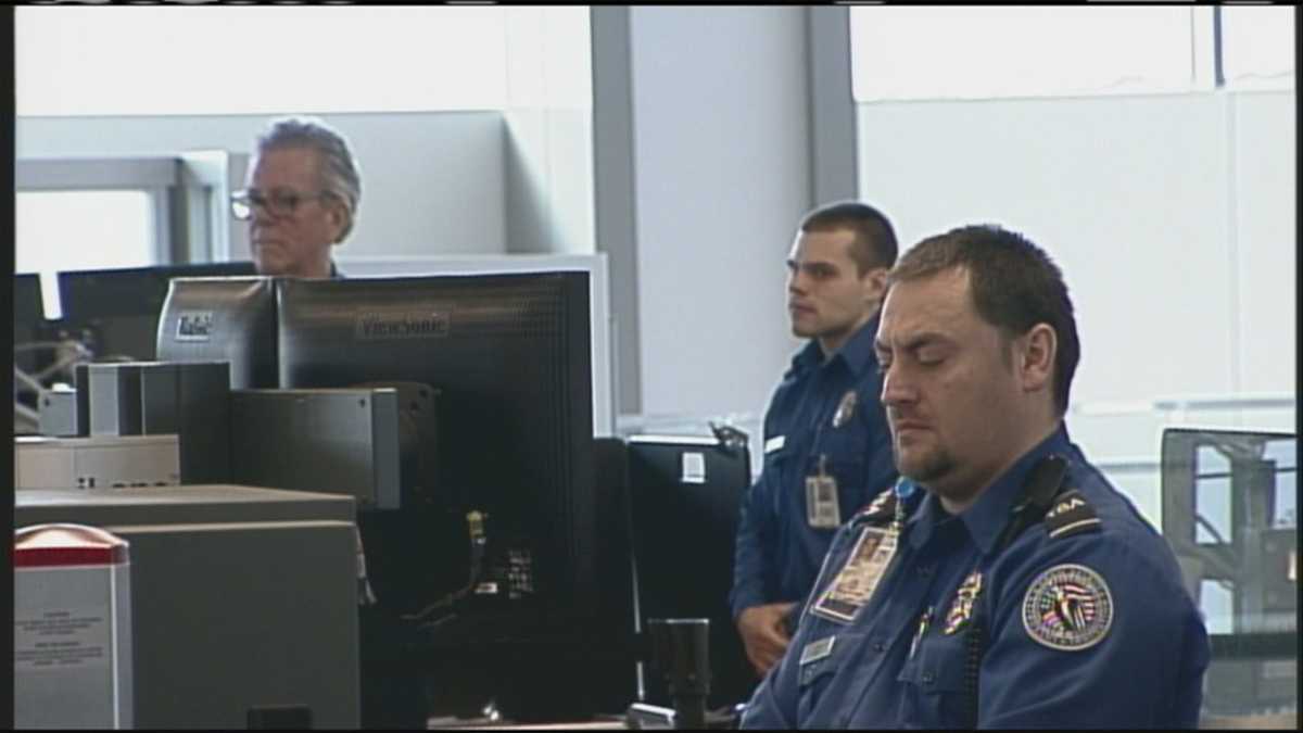 TSA agents have moment of silence for slain colleague