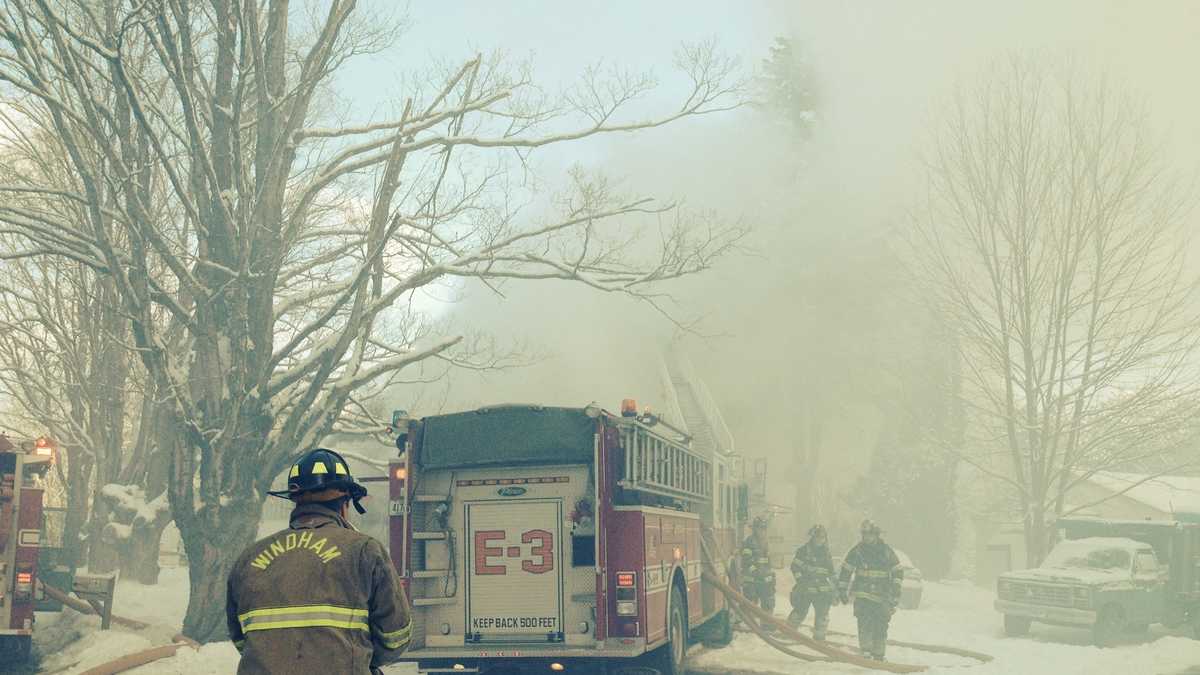 Family of 7 escapes Gray house fire