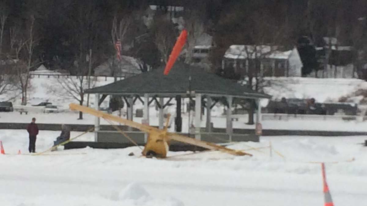 Photos Plane crashlands on Alton Bay