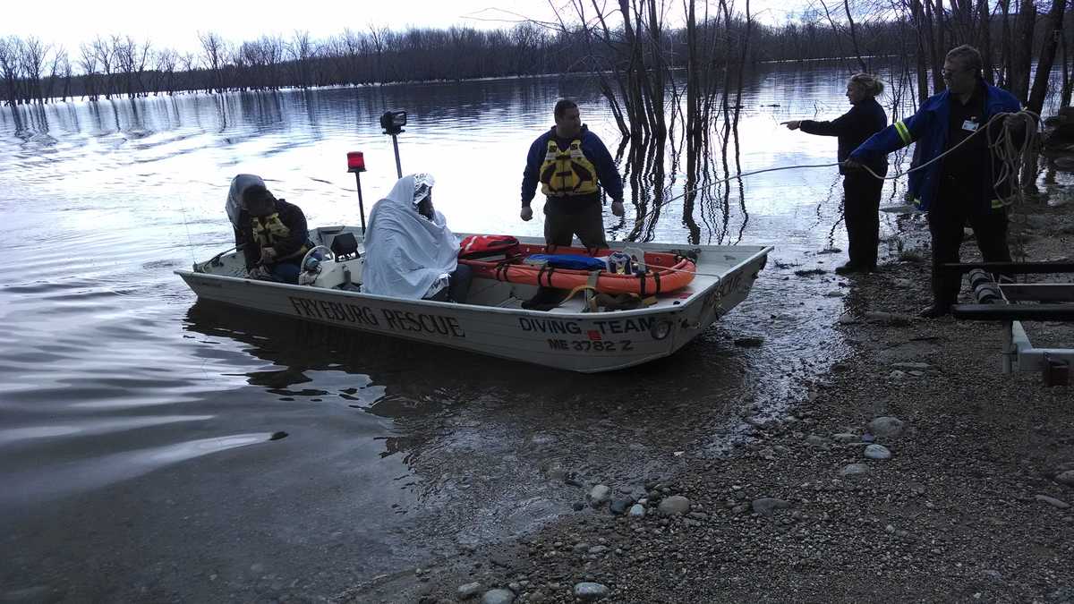 Canoeist rescued after capsizing in Saco River