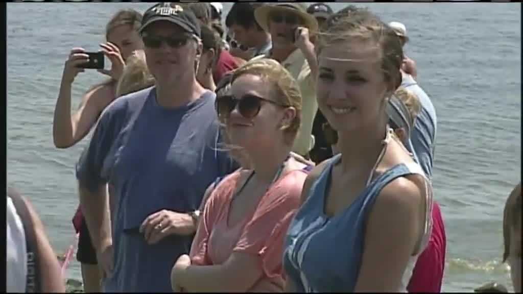 Photos: UNE Seal Releases