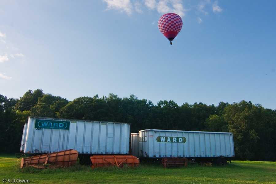Images capture explosions as hot air balloon crashes