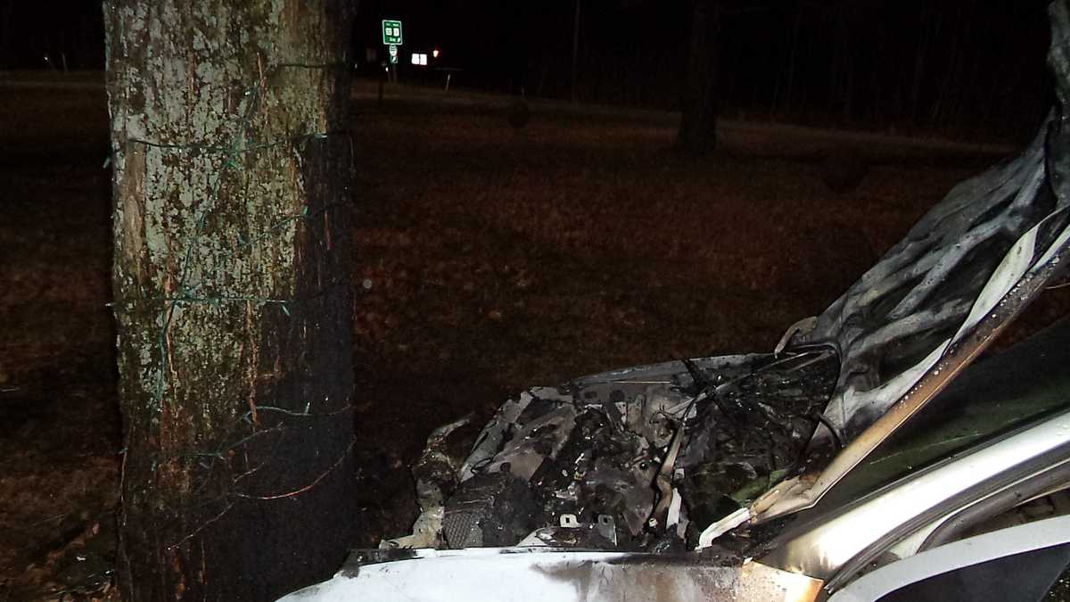 Crash in Windham destroys car and Christmas decorations