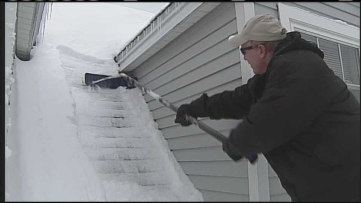 Tips to stay safe while clearing snow from roof