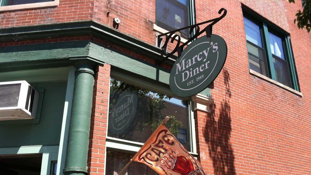 Portland diner owner defends yelling at crying toddler