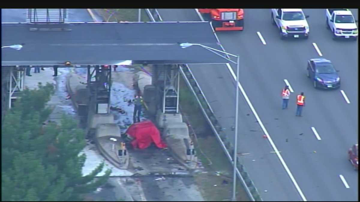 Images Car Crashes Into Toll Booth In New Hampshire