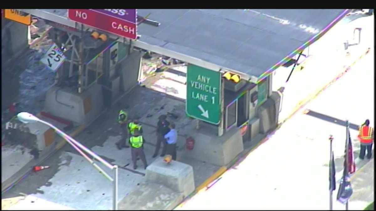 Images Car Crashes Into Toll Booth In New Hampshire