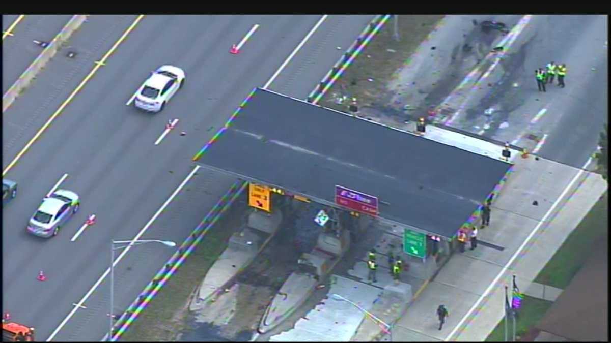 Images Car Crashes Into Toll Booth In New Hampshire