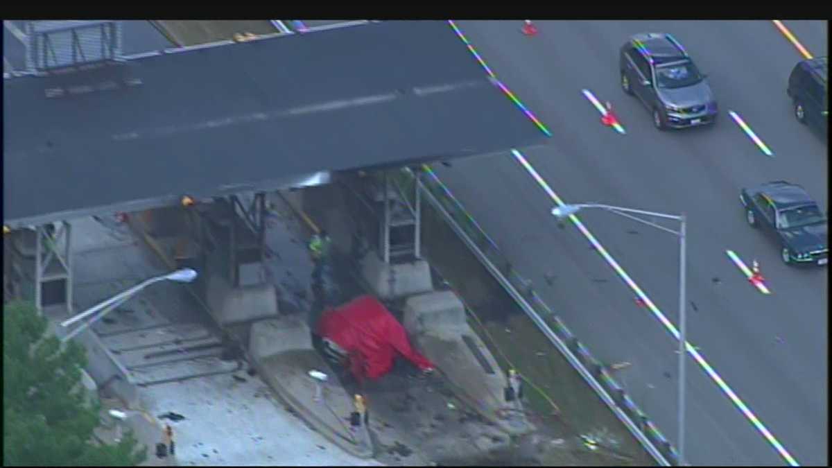 Images Car Crashes Into Toll Booth In New Hampshire