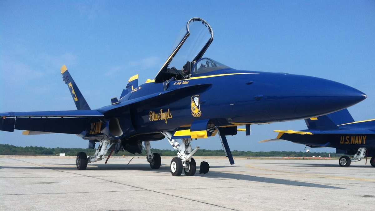 Blue Angels arrive for weekend air show