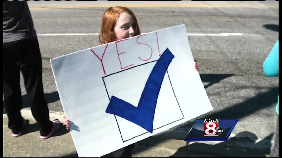 Parents hope to reopen school to alleviate overcrowding